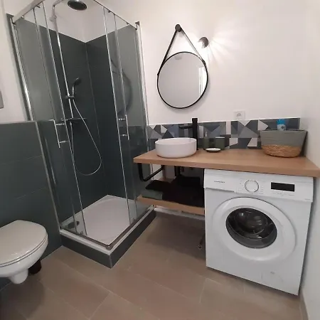 Appartement T2 moderne, calme, propre, parking, balcon vue Saint-Priest  Extérieur photo
