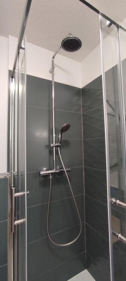 T2 Moderne, Calme, Propre, Parking, Balcon Vue * Saint-Priest (Rhone)